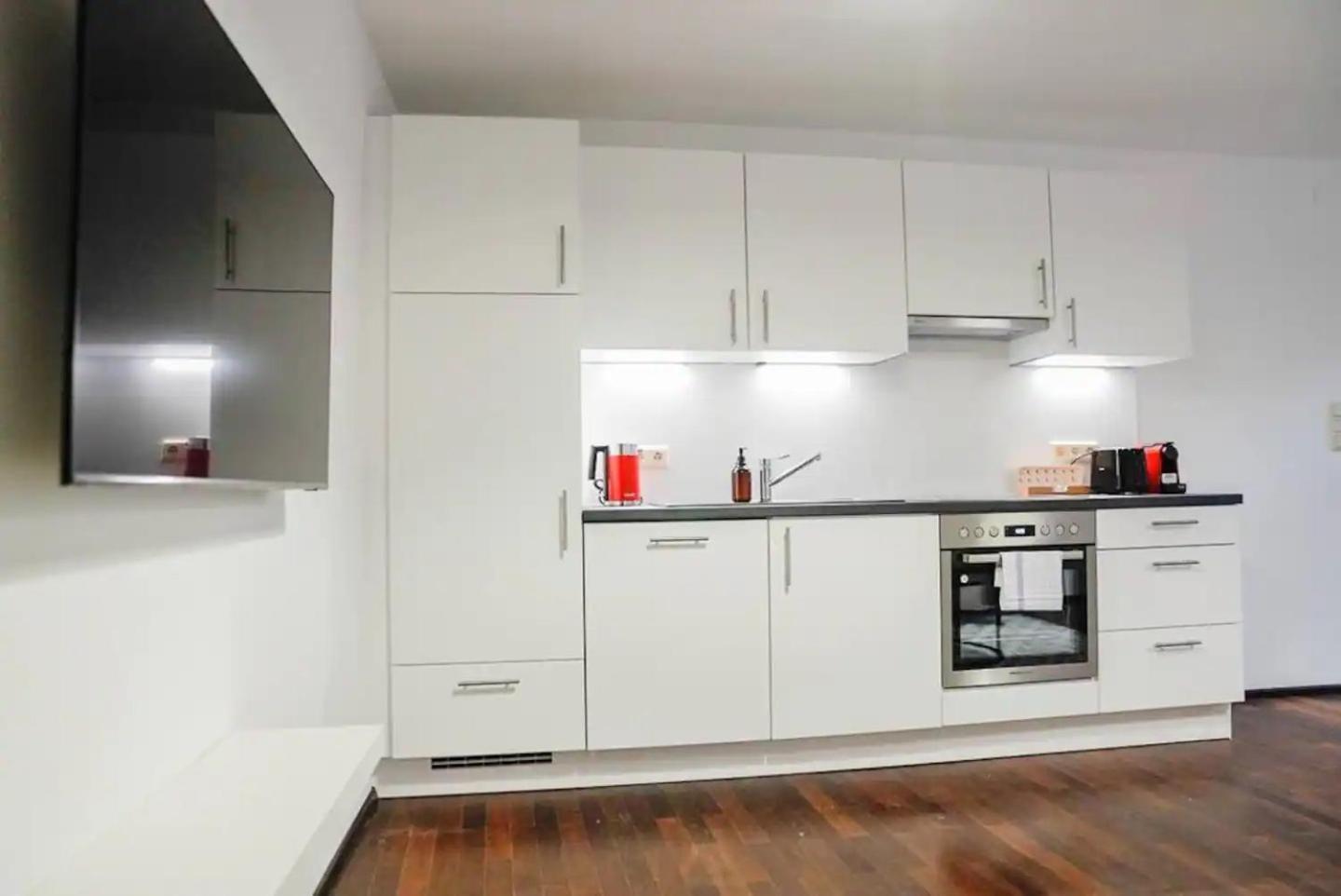 Authentic Austrian Flat In The South Of Vienna Apartment Modling Exterior photo