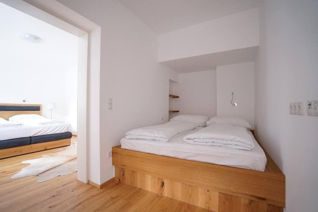 Authentic Austrian Flat In The South Of Vienna Apartment Modling Exterior photo