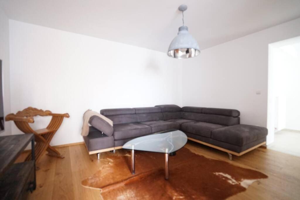 Authentic Austrian Flat In The South Of Vienna Apartment Modling Exterior photo
