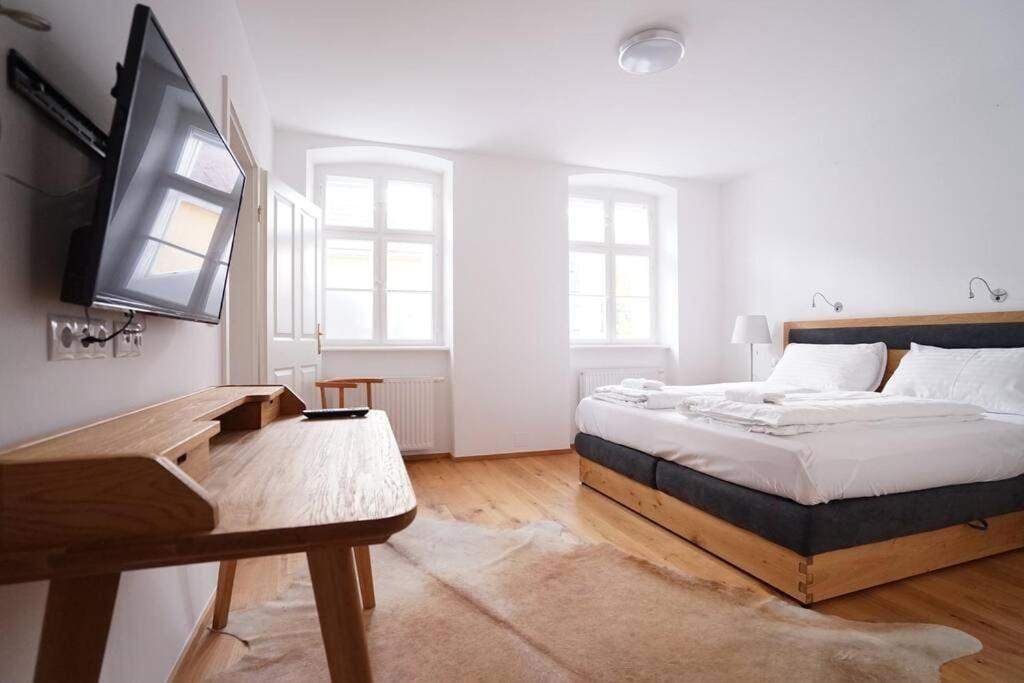 Authentic Austrian Flat In The South Of Vienna Apartment Modling Exterior photo